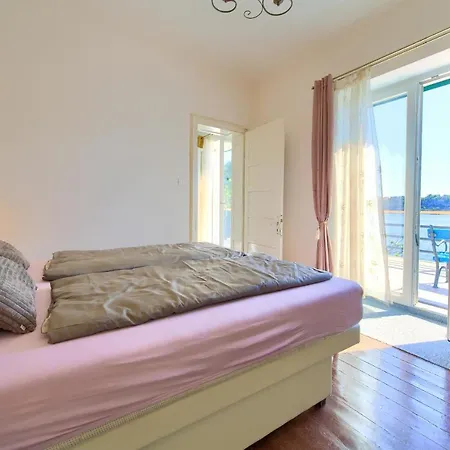 Дом отдыха Holiday House Seafront Омишаль