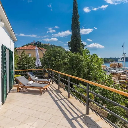 House Seafront Feriehus *